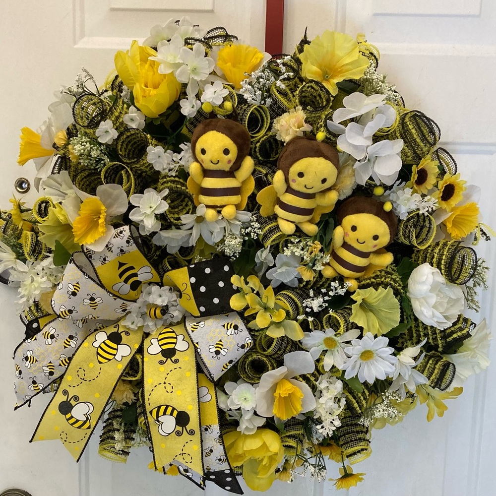 Spring Bee Wreath. About 20 inches wide.